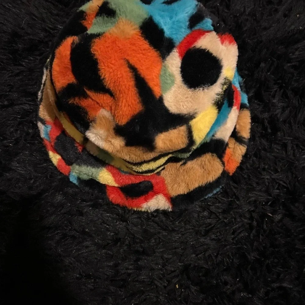 SHEIN Multicolor Fuzzy Bucket Hat - Orange, Blue, Green, Black - Picture 3 of 3